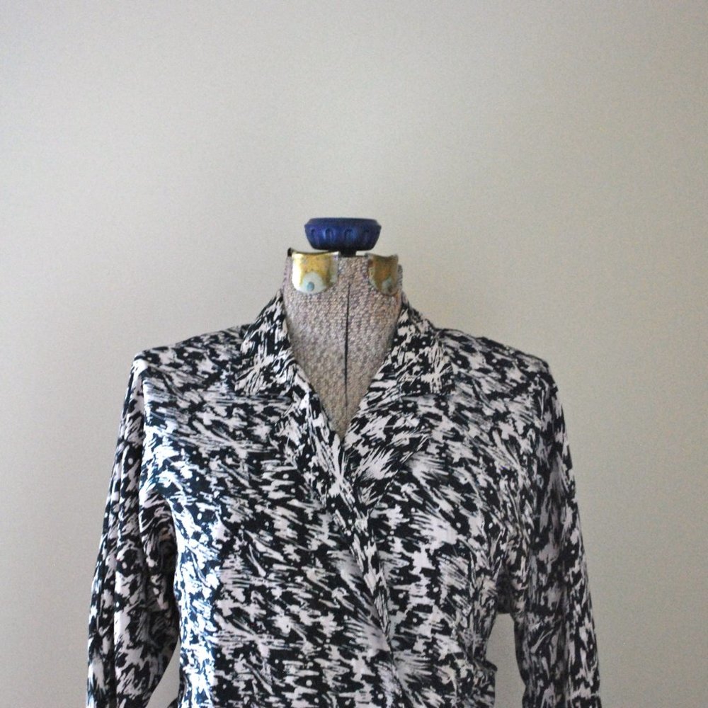 Black & Beige Shimmery Abstract Patterned Dress